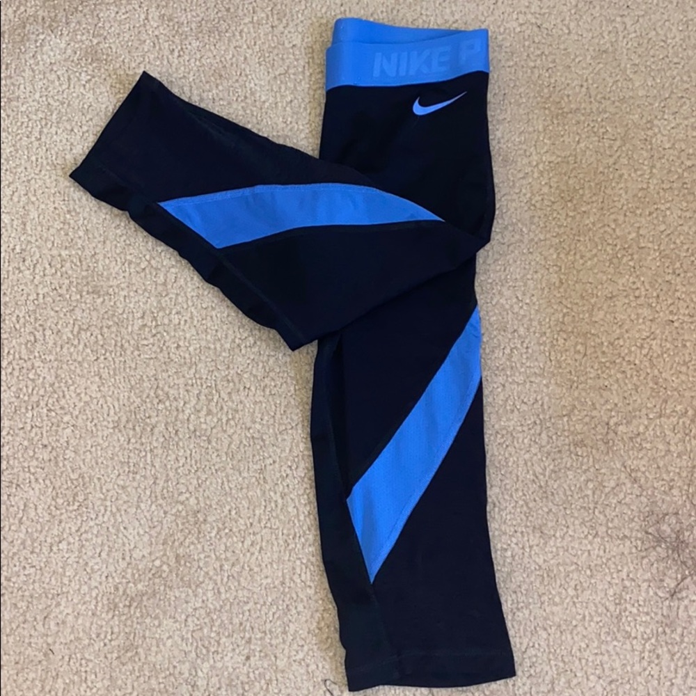 Nike pro crop leggings